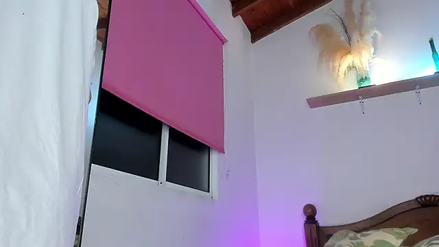 Snapshot of Juan_Castano chatting on October 17, 2025, 7:44 am Juan Castano online show from October 17, 2025, 7:44 am