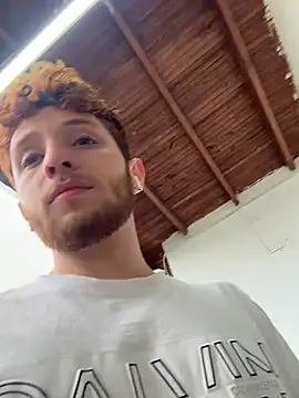 Snapshot of Juan_Castano chatting on October 17, 2025, 10:34 pm Juan Castano online show from October 17, 2025, 10:34 pm