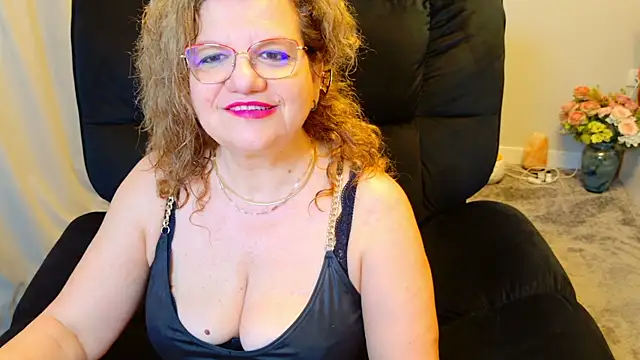 maggiemilff online show from May 18, 2026, 3:35 am