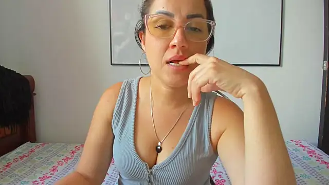 Snapshot of squirttati33 chatting on July 27, 2026, 4:03 pm squirttati33 online show from July 27, 2026, 4:03 pm