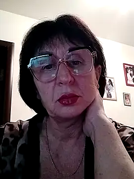 Snapshot of AlbinaXPretty chatting on December 4, 2024, 7:01 pm AlbinaXPretty online show from December 4, 2024, 7:01 pm