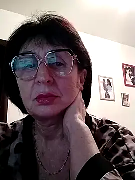 Snapshot of AlbinaXPretty chatting on December 8, 2024, 8:47 pm AlbinaXPretty online show from December 8, 2024, 8:47 pm