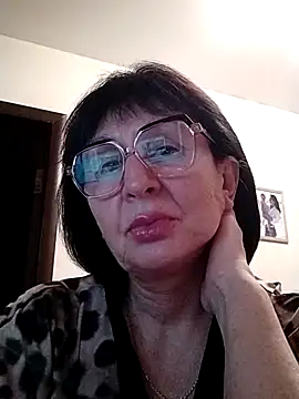 Snapshot of AlbinaXPretty chatting on December 31, 2024, 9:39 pm AlbinaXPretty online show from December 31, 2024, 9:39 pm