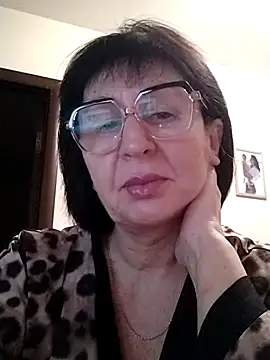 Snapshot of AlbinaXPretty chatting on January 1, 2025, 6:27 pm AlbinaXPretty online show from January 1, 2025, 6:27 pm