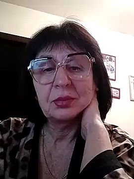 Snapshot of AlbinaXPretty chatting on January 24, 2025, 9:26 pm AlbinaXPretty online show from January 24, 2025, 9:26 pm
