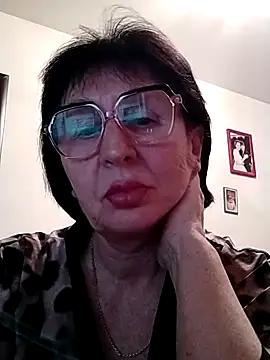 Snapshot of AlbinaXPretty chatting on February 3, 2025, 8:35 pm AlbinaXPretty online show from February 3, 2025, 8:35 pm