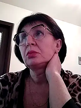 Snapshot of AlbinaXPretty chatting on February 16, 2025, 2:00 pm AlbinaXPretty online show from February 16, 2025, 2:00 pm