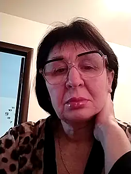 Snapshot of AlbinaXPretty chatting on February 24, 2025, 7:55 am AlbinaXPretty online show from February 24, 2025, 7:55 am