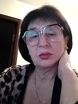 Snapshot of AlbinaXPretty chatting on February 25, 2025, 8:41 pm AlbinaXPretty online show from February 25, 2025, 8:41 pm