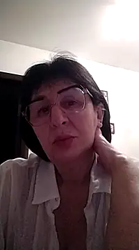 Snapshot of AlbinaXPretty chatting on March 18, 2025, 9:21 pm AlbinaXPretty online show from March 18, 2025, 9:21 pm