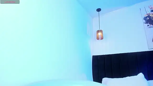 dolly zoe online show from April 6, 2026, 3:04 am