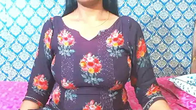 nikitahot3 online show from May 18, 2026, 8:09 am