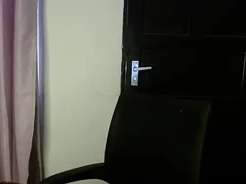 Snapshot of savage_laura chatting on February 23, 2026, 7:39 am savage laura online show from February 23, 2026, 7:39 am