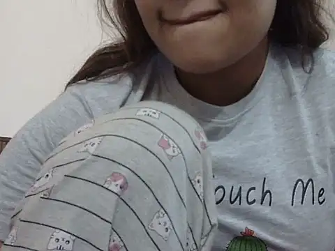 Snapshot of shekira99 chatting on December 21, 2025, 10:11 am shekira99 online show from December 21, 2025, 10:11 am