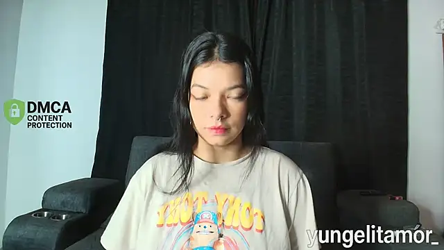 yungelitamor  online show from October 26, 2025, 5:02 am