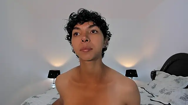 xhenisa  online show from January 14, 2025, 9:41 pm