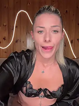 petrouchkaaa  online show from May 14, 2026, 8:04 pm