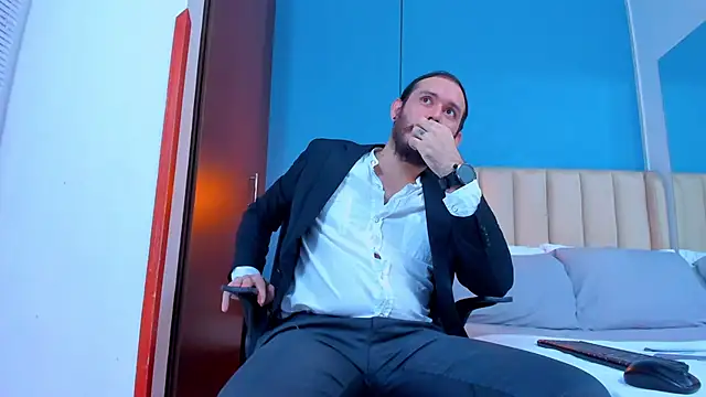 jeanpiere  online show from September 14, 2025, 11:15 pm