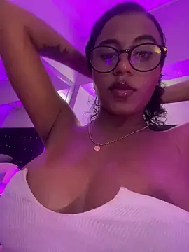 charlotteeruss online show from January 11, 2025, 8:22 am