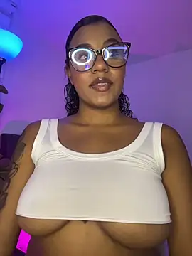 charlotteeruss online show from November 5, 2025, 3:39 am