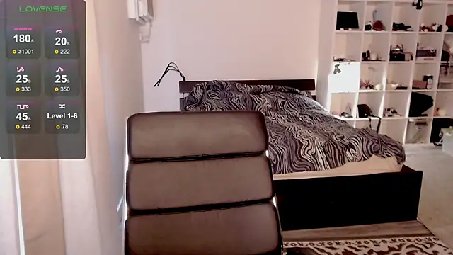 Snapshot of olivia_jeas chatting on March 17, 2025, 8:40 pm olivia jeas online show from March 17, 2025, 8:40 pm