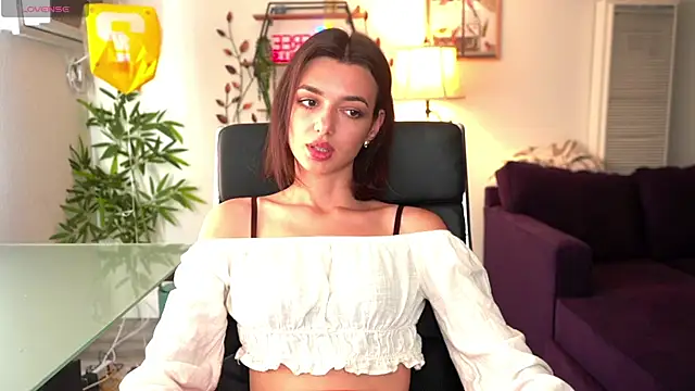 olivia jeas online show from May 19, 2026, 11:33 pm