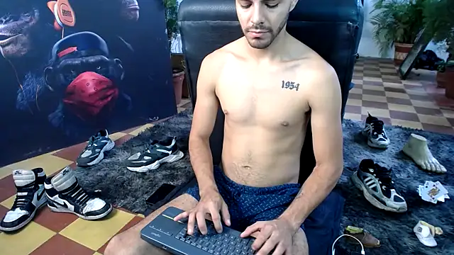 cutehornymax online show from April 8, 2026, 2:39 pm