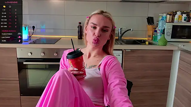 MissLovex online show from April 15, 2026, 6:20 am