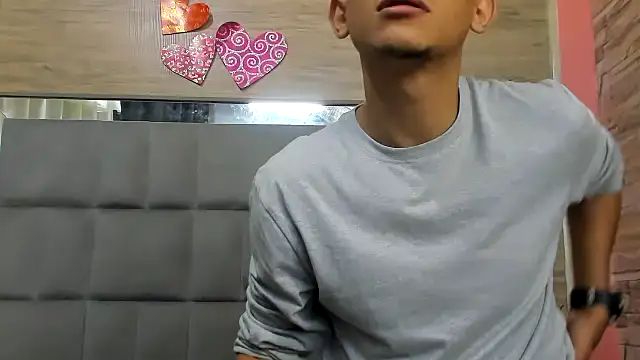 chicasirbo online show from February 16, 2025, 7:49 pm