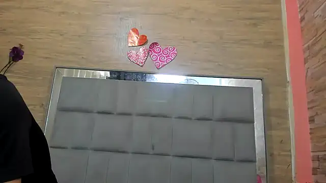 chicasirbo online show from February 24, 2025, 7:52 pm