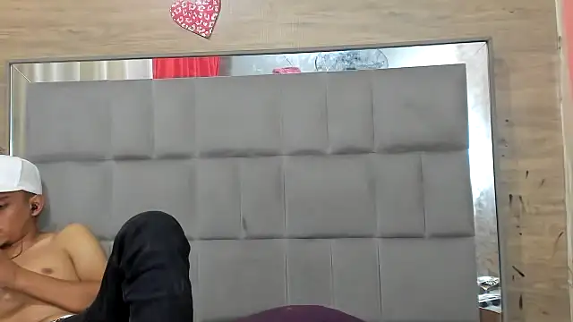 chicasirbo online show from November 11, 2025, 9:26 pm