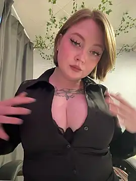 EmmySuiyugh online show from April 11, 2026, 2:21 pm