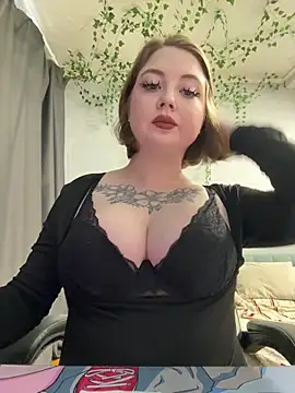 EmmySuiyugh online show from May 11, 2026, 10:54 am