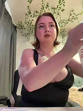 EmmySuiyugh online show from June 13, 2026, 12:47 pm