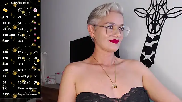 Snapshot of scarlett_paris22 chatting on February 6, 2025, 10:43 pm scarlett paris22 online show from February 6, 2025, 10:43 pm