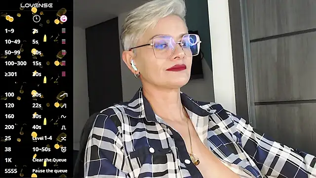 Snapshot of scarlett_paris22 chatting on February 22, 2025, 2:28 am scarlett paris22 online show from February 22, 2025, 2:28 am