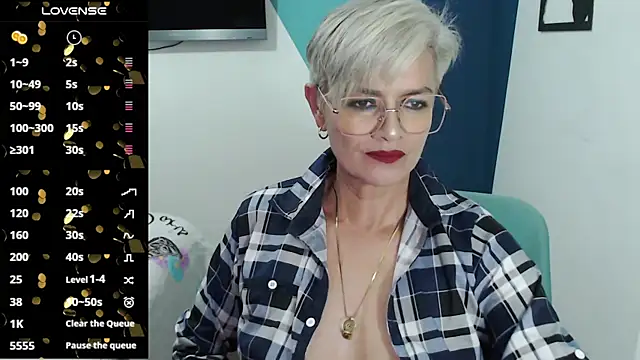 Snapshot of scarlett_paris22 chatting on March 11, 2025, 12:00 am scarlett paris22 online show from March 11, 2025, 12:00 am