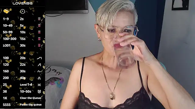 Snapshot of scarlett_paris22 chatting on March 18, 2025, 12:05 am scarlett paris22 online show from March 18, 2025, 12:05 am