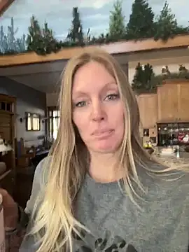 ItsDanniG online show from December 27, 2024, 3:59 pm