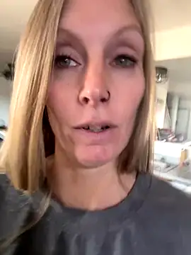 ItsDanniG online show from October 14, 2025, 4:19 pm