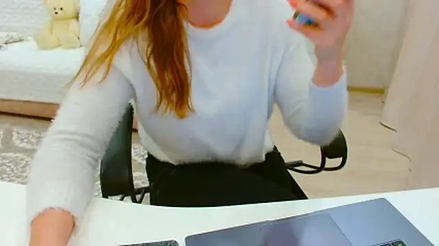 Snapshot of EveLove33 chatting on February 13, 2026, 4:58 pm EveLove33 online show from February 13, 2026, 4:58 pm