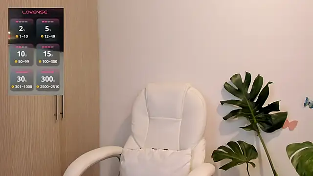 Snapshot of cutewhitneyr chatting on January 19, 2026, 1:15 pm cutewhitneyr online show from January 19, 2026, 1:15 pm