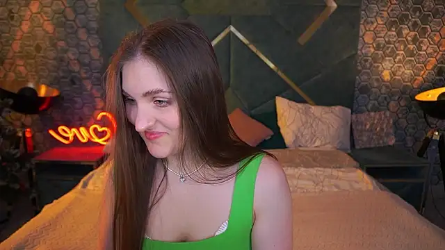 EmmyCharmm online show from February 1, 2026, 6:34 am