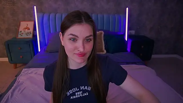 EmmyCharmm online show from April 5, 2026, 5:37 am