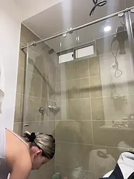 Ameellie online show from December 17, 2025, 6:36 pm