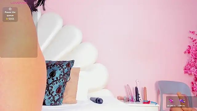 Letizia West  online show from February 26, 2025, 8:26 am