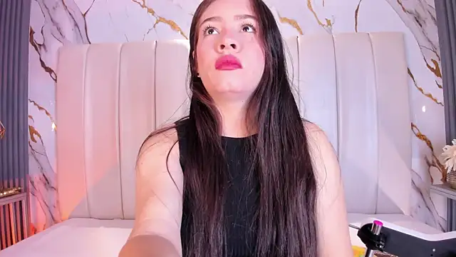 SaraRiley online show from April 6, 2026, 11:05 pm