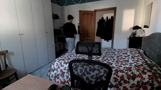 Snapshot of Alexox02 chatting on January 4, 2025, 10:38 am Alexox02 online show from January 4, 2025, 10:38 am