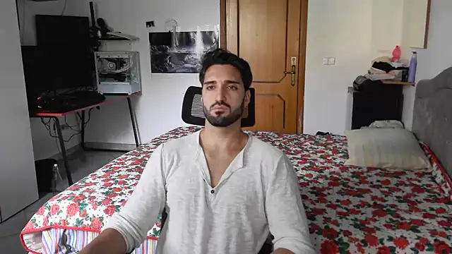 Snapshot of Alexox02 chatting on October 25, 2025, 2:24 pm Alexox02 online show from October 25, 2025, 2:24 pm