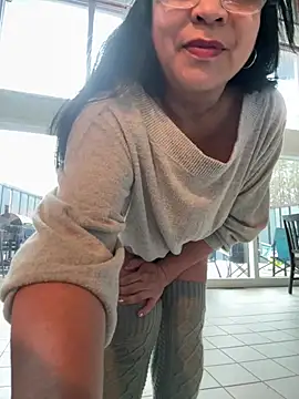 Jadeh Williams02 online show from February 18, 2026, 1:18 pm